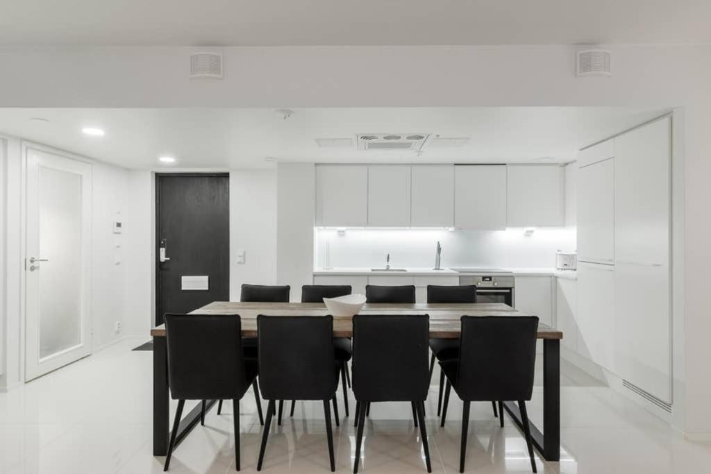 Sleek And Spacious 3 Bedroom Apartment In City Centre هلسنكي المظهر الخارجي الصورة