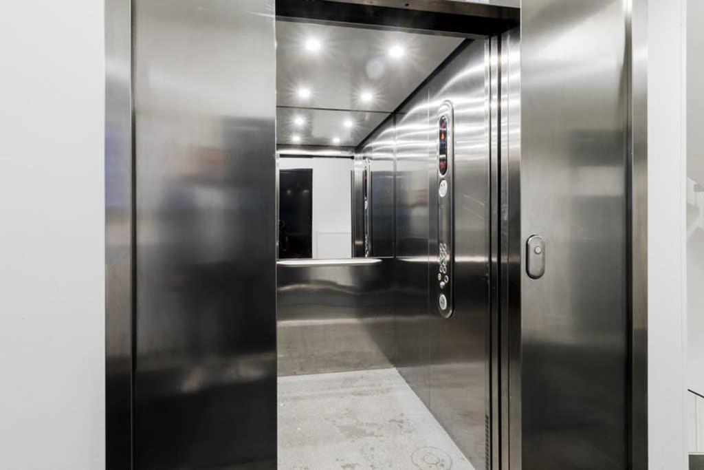 Sleek And Spacious 3 Bedroom Apartment In City Centre هلسنكي المظهر الخارجي الصورة